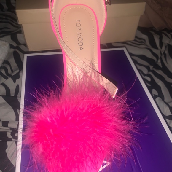 New Fur Summer Sandals - Picture 2 of 2